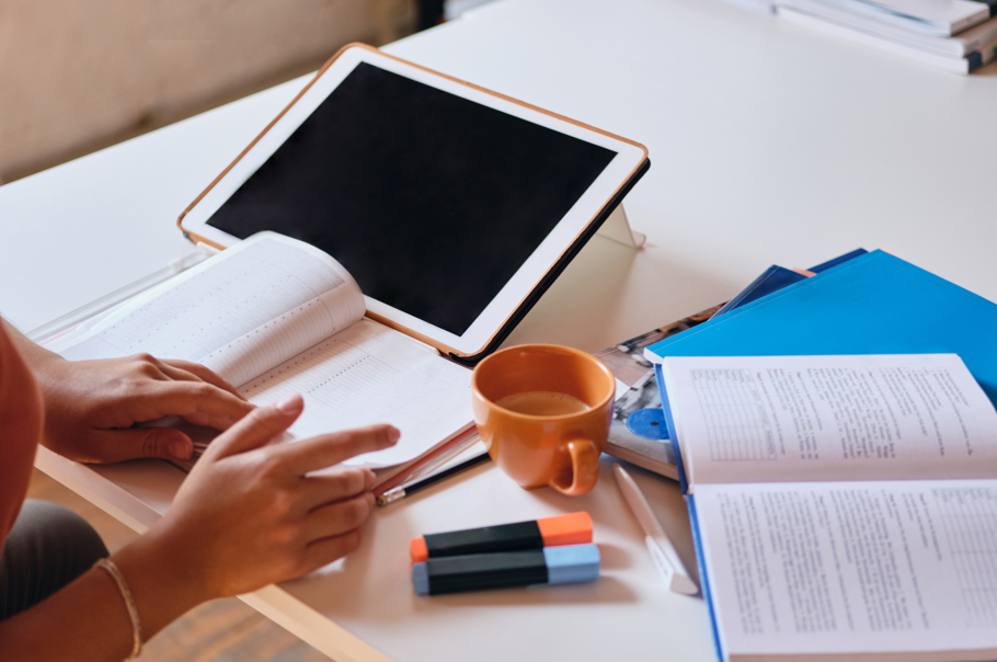 Open Access vs Subscription Journals: Which Should PhD Scholars Choose?